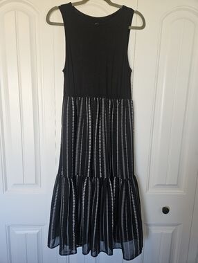 Torrid Black Sleeveless Midi Dress with Flowy Striped Printed Skirt Size00/Large